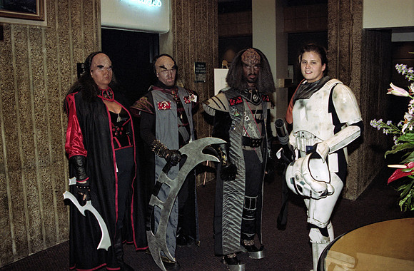 DragonCon1998-Roll 1 of 2-17