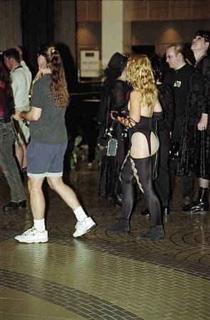 DragonCon1998-Roll 1 of 2-37